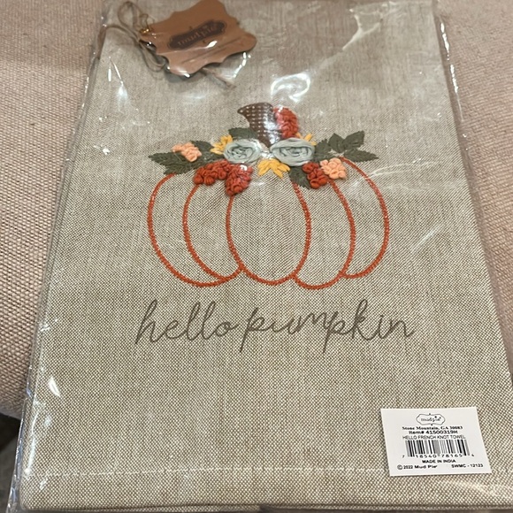 Mud Pie Hello French Knot Towel/NWT - Picture 3 of 7